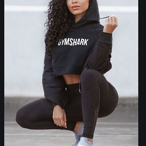 GYMSHARK Black Logo Cropped Crest Hoodie Comfy Fall Lounge Spring Travel Winter